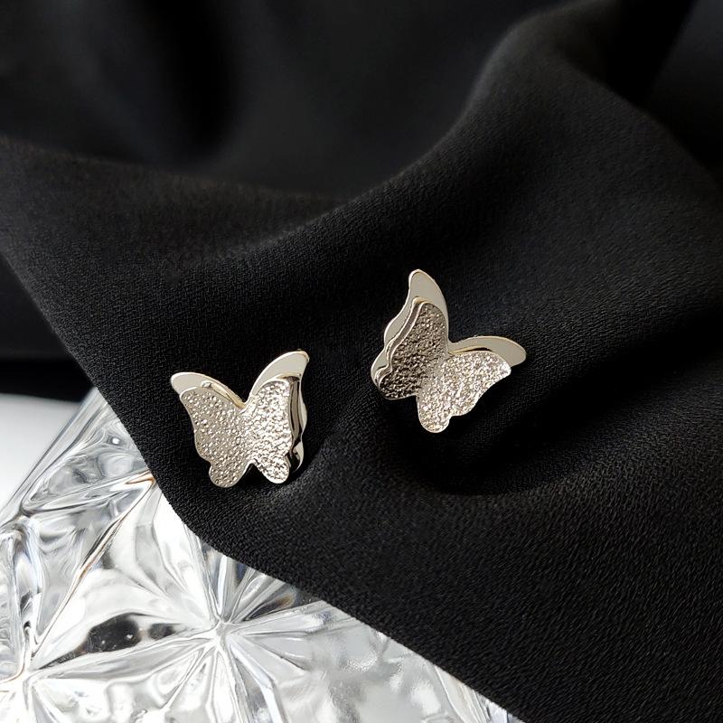 white-pin-earrings-jlt10817