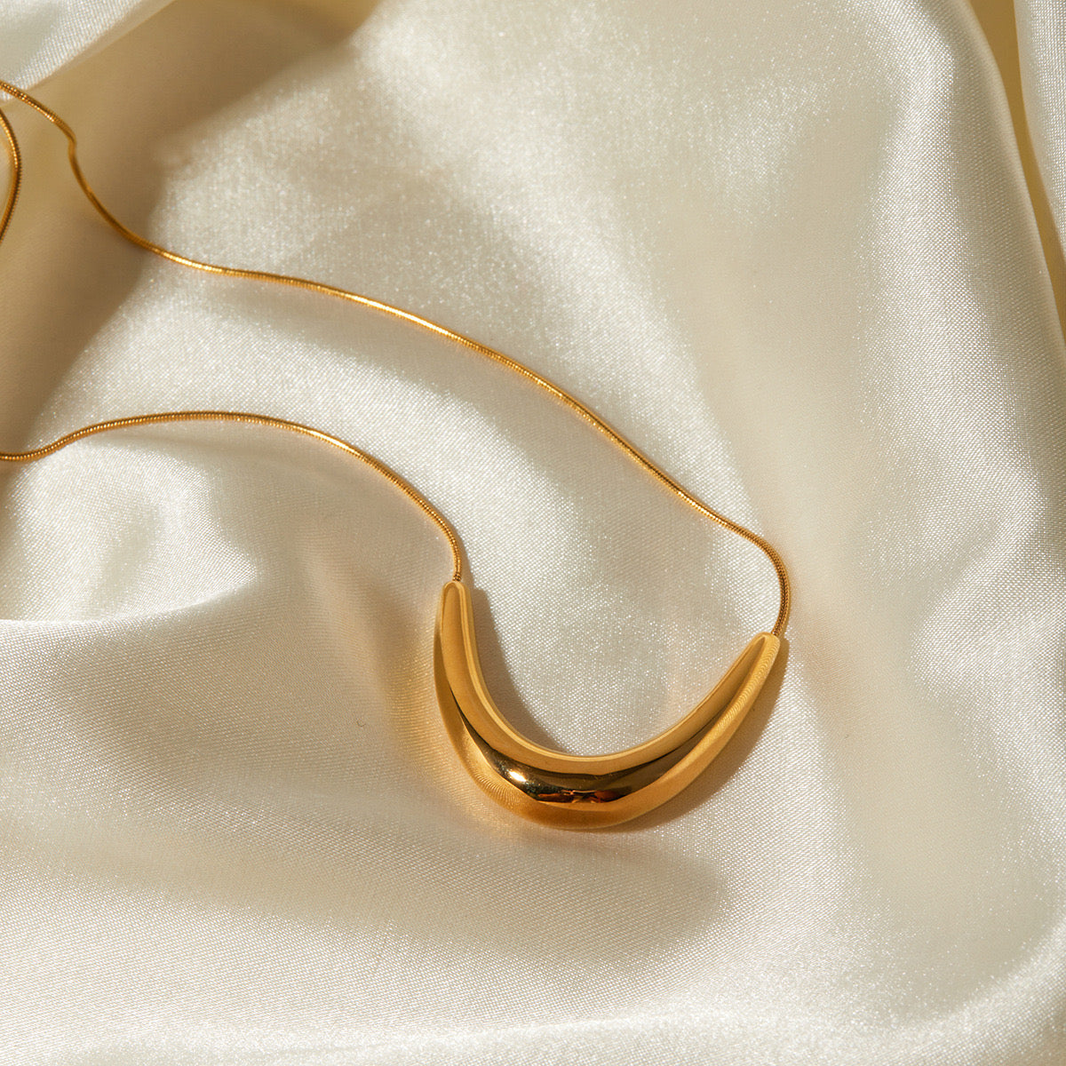 Arc U Shaped Curved Chain- Necklace - JLTN1187
