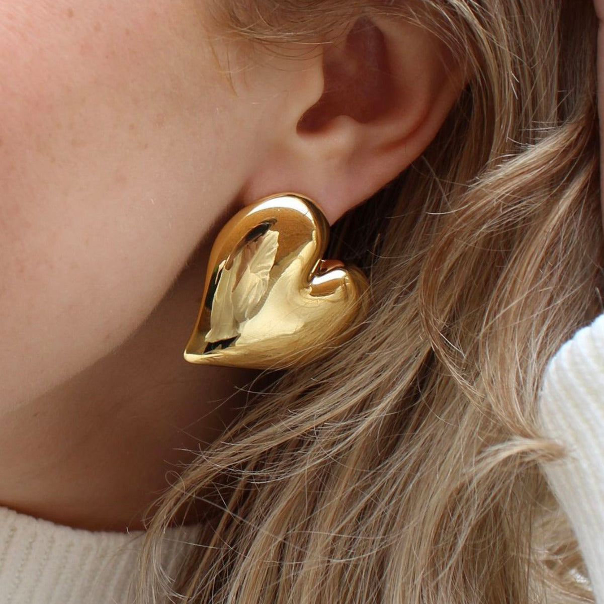 Vintage Valentine Golden Heart Stud Earrings JLT12855