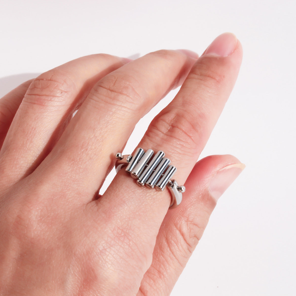 vertical cylindrical geometric ring JLTR0591