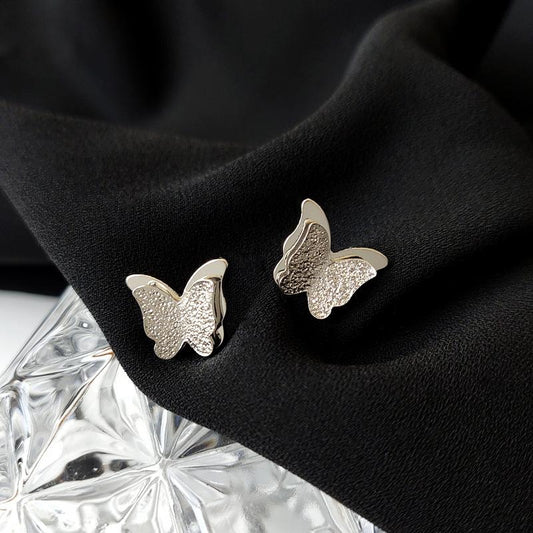 white-pin-earrings-jlt10817