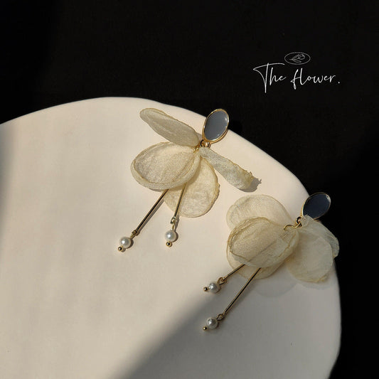 white-pin-earrings-jlt11073