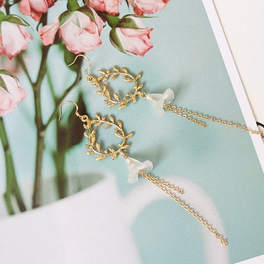 white-pin-earrings-jlt11082