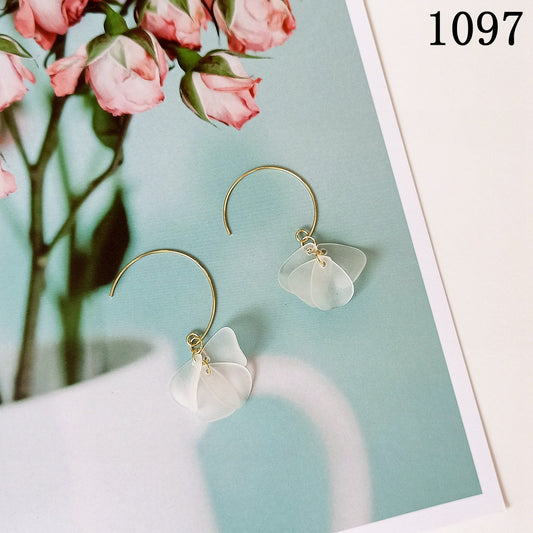 white-pin-earrings-jlt11083
