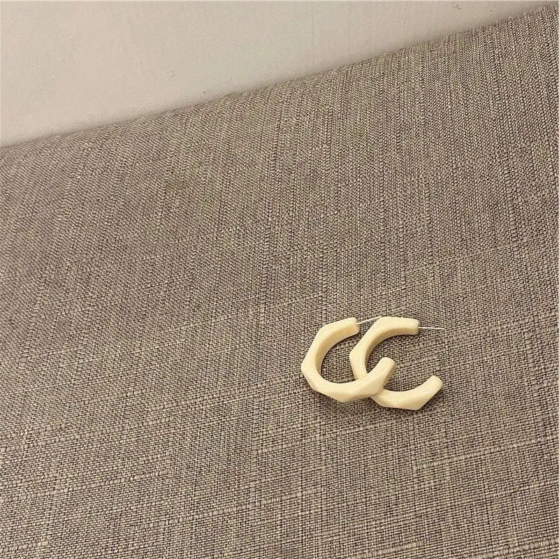 white-pin-earrings-jlt11265