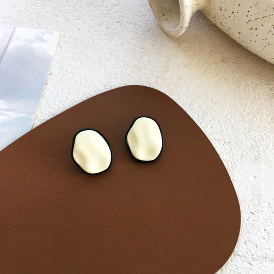 white-pin-earrings-jlt11269