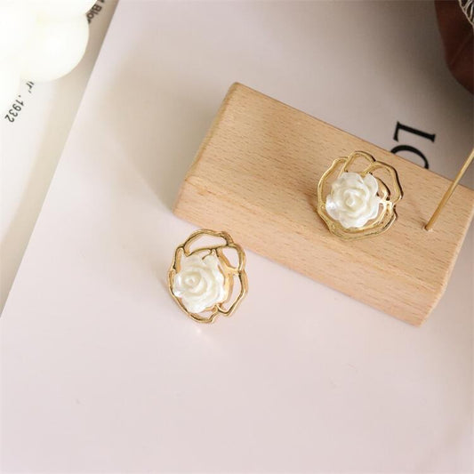 white-pin-earrings-jlt11370