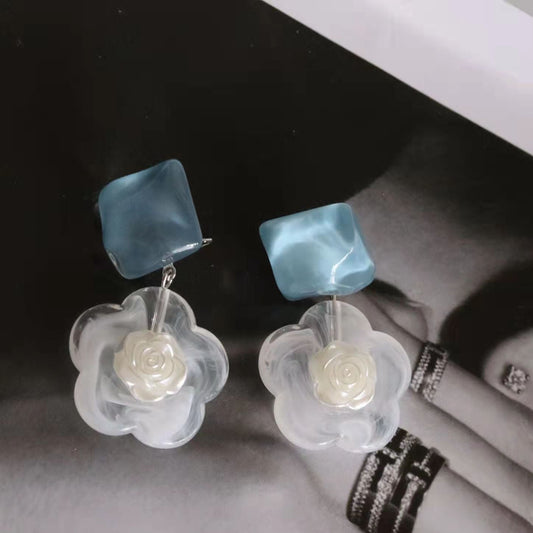 white-pin-earrings-jlt11386