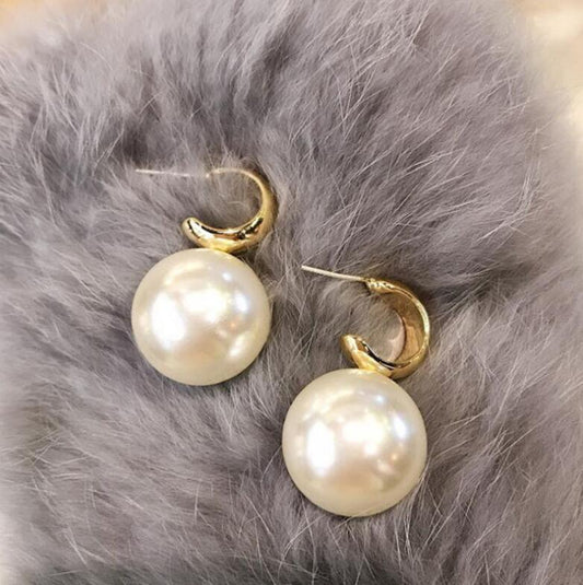white-pin-earrings-jlt11423