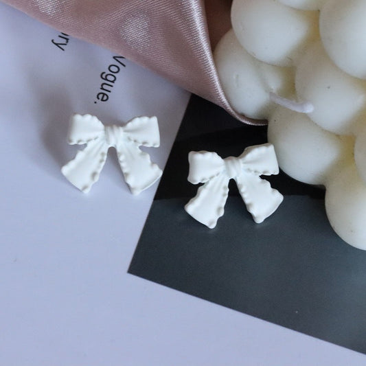 white-pin-earrings-jlt11443