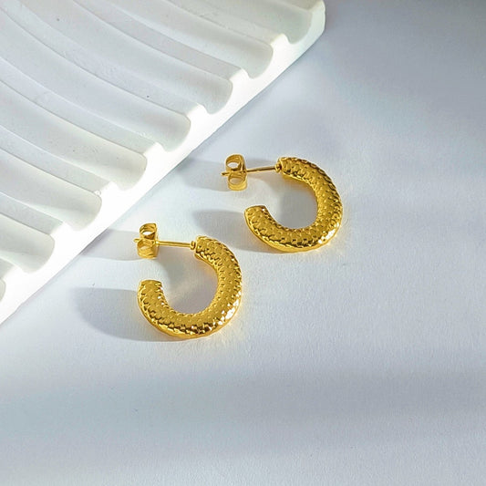 Anti tarnish crushed half moon hoops earrings jlt13195