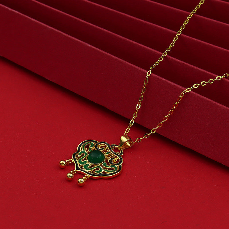 Vintage-Inspired Pendant Necklace with Green Enamel – Unique Traditional Design jltn0508