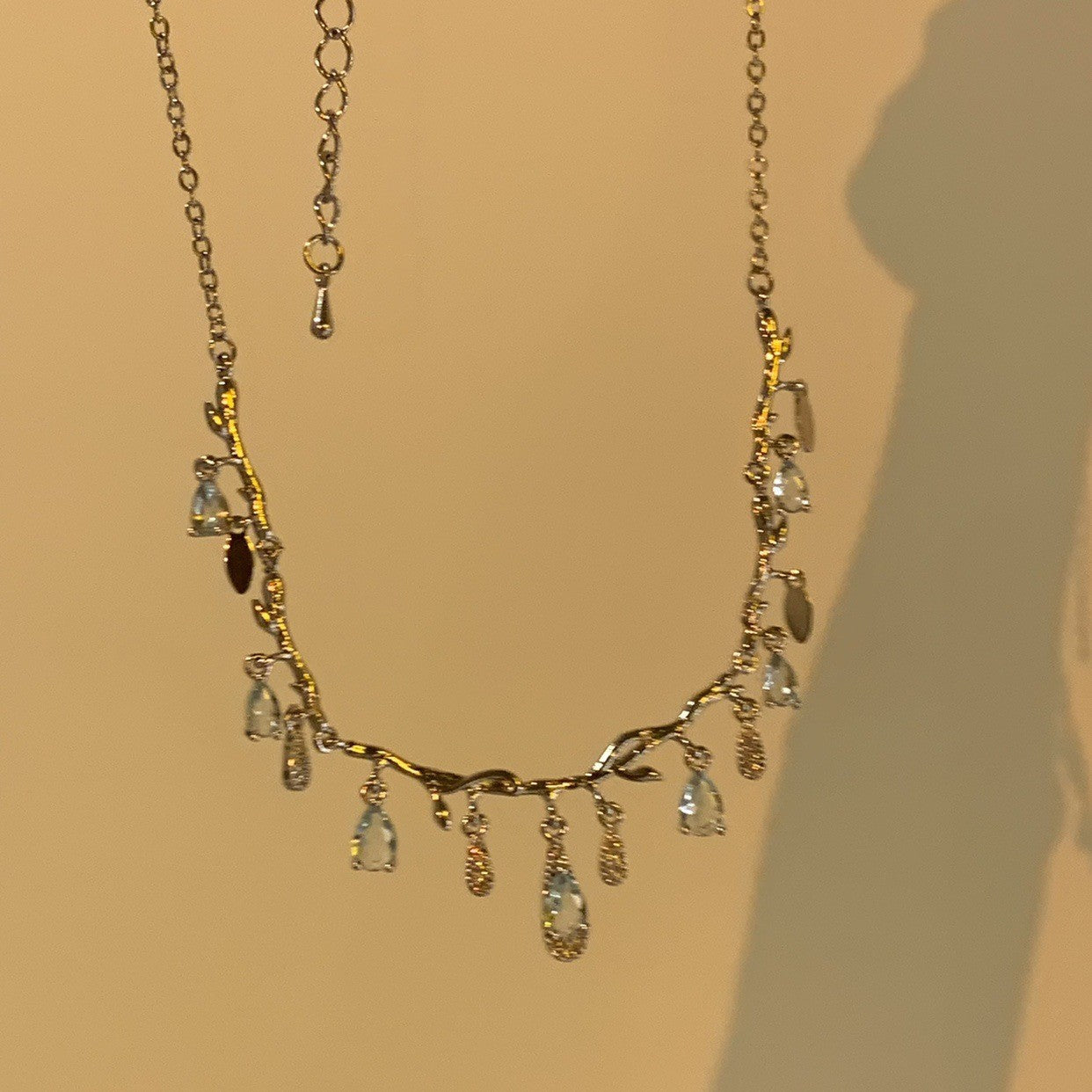 "Vine-Inspired Gemstone Necklace | Elegant Gold Jewelry for Nature Lovers" jltn0651